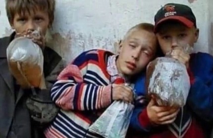 Три подростка-токсикомана