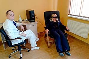Врач проводит сеанс